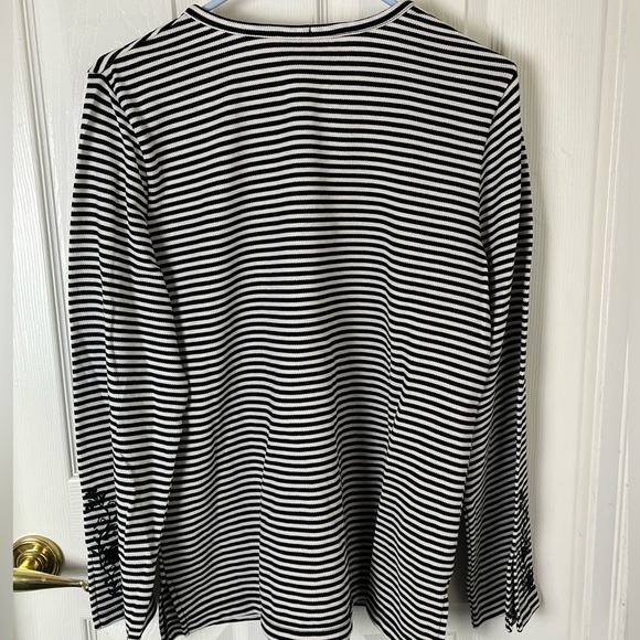 Sport Savvy long sleeved striped pullover top in black and white, size M - Picture 4 of 10